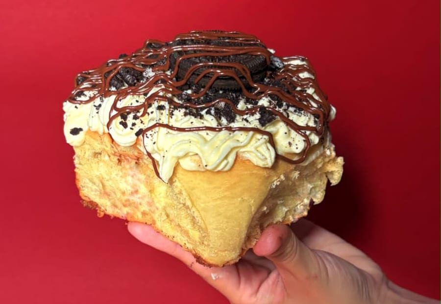 Roll Come Galletas de Emmi's Rolls con trozos de Oreo