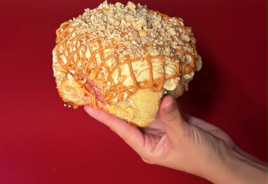 Roll Mazapán de Emmi's Rolls con crema de cacahuate